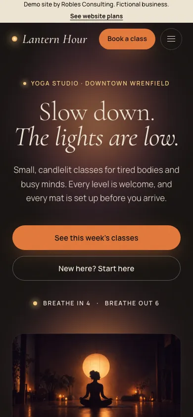 Die Demo Lantern Hour Yoga auf einem Smartphone-Bildschirm.
